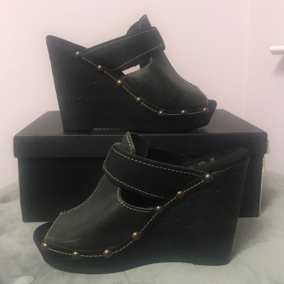 Reba Unlimited Wedge with Buckle Accent - Black. - Picture 5 of 12